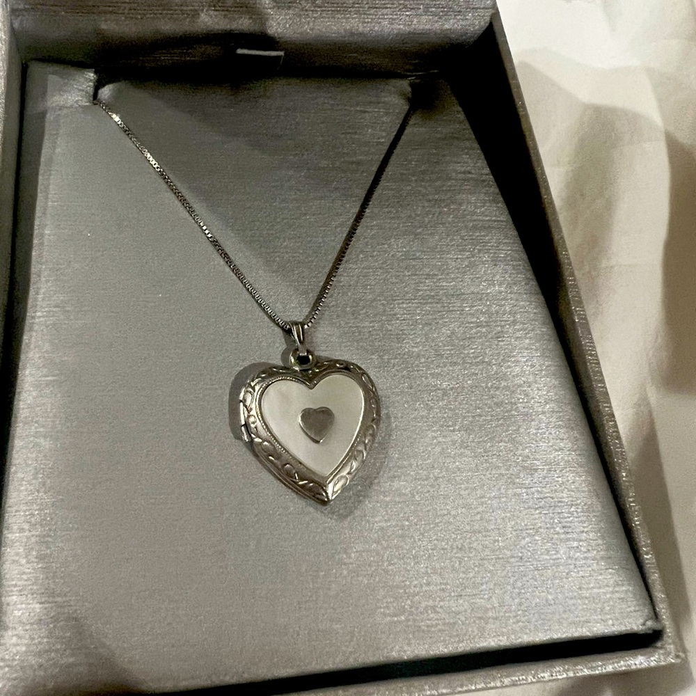 Sterling silver mother of pearl heart locket necklace 18 inches